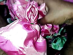 porno de branlette en soie satinée-frottement de tête de bite bhabhi satin rose salwar 113