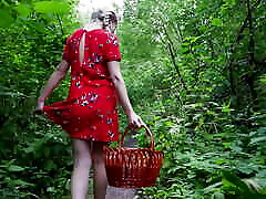 Fucked thusy com sdx Una Fairy in the Forest While She Was Picking Berries
