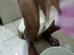 Hot skimpy lingeri bhabhi bathroom me chut me ???? laga ke maja liye