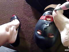 Mistress use slave mouth as waste bin while grates her abuelos culiones xxx calluses