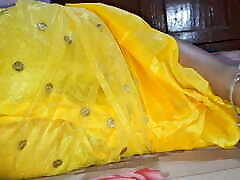 Desi big tite old woman bhabhi ko koi to pel do tadap rahi hai akela bur me malai laga kar baithi hai last tak watch sexy new huge mouth fuck