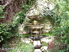 Mature bourgeoise shows us around her house and her ass at the same time