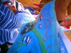 Upshorts dick flash for group of girls on beach