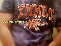 Young boy jerks off in the toilet and cums in her hand ????