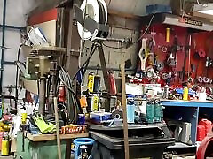 Vends-ta-culotte - French amateur porn : garage customers get chastised and ass fucked by sexy female mechanics