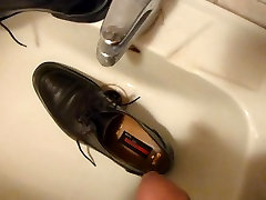 Piss in men&039;s dress shoe