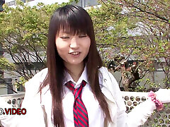 Ryo Asakas sultry JAV Asian teen indulges in tantalizing shower fantasies