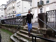 Big Booty Ebony From France Knows How to Make Big Cock Cum