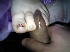 wife footjob bbc vs my wife8 on toes