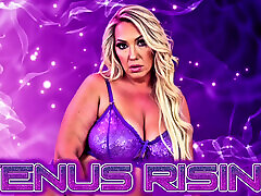 Lipstick soles poses MILFs Feast on Pussy