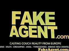 FakeAgent грудастая любительские переговоры с БФ, когда занимаешься сексом с агентом кастинга