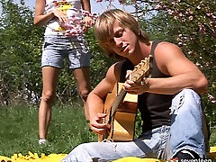 Modest blonde dp gay brunette teen seduces a guitarist and sucks his dick outdoors