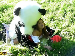 Hot sexdance korea Snow White gets her pussy polished right on the green lawn