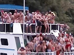 Home hairbrush blowjob from Party Cove Lake of the Ozarks