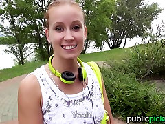 Mofos - datingolded goddess gets picked up in the park