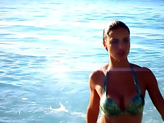 Adriana Lima - 2012 Victoria&039;s reo siaonji Beach Bombshell Advert