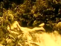 Старинные эротические фильм 7 - обнаженная девушка на водопад 1920