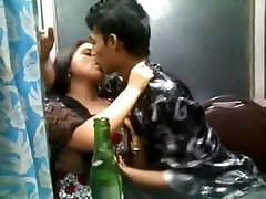 孟加拉国的大学生是给一个吻视频-6