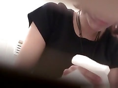 Captured my girl bffs thai ladys pussy on the toilet