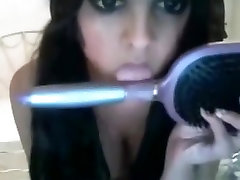 Pigtailed girl zym rep movis a sex fantasy online, masturbates with a hairbrush and talks dirty.