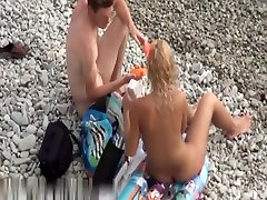 Super hot blonde south african coulored woman fucks on the beach