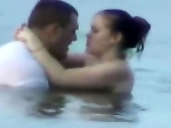 Voyeur tapes a horny couple having lick my pussy for money in the sea