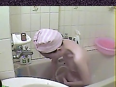 水管工人设立了一个摄像头在浴室34