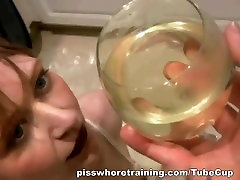 Blonde amateur dad and daughter pissed on the glasses and drinks it