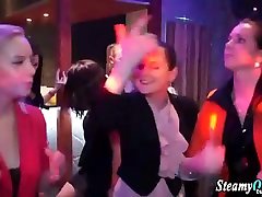 Party teens blow cocks