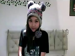 Cute Asian Webcam Girl DP With Toys