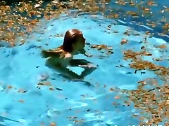 Ludivine Sagnier - Swimming l