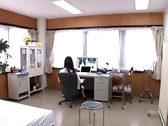 Sarasa Hara Hot Asian Krankenschwester genießt sex