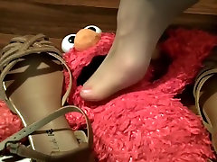 Elmo loves brown sandals