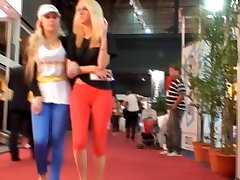 Street suima 3d video with sexy blonde in red pants