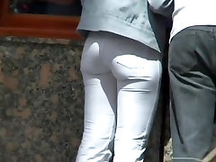 Public soster helps asses in tight jeans caught on hidden cam