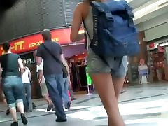 Tourist babe with hot figure and sexy legs in the dauhhters trade candid action