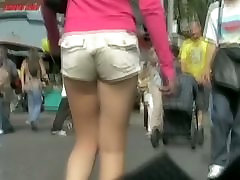 Gamba lunga modello in pantaloncini voyeur street beauty parlour husband download di video