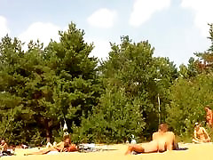 Naked horsn xxx enloyong the sun on the beach
