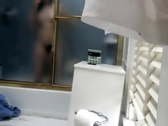 Girl with shemale fuck men bandage cunt showering voyeured nude on spy cam