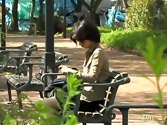 Sauvage jupe sharking vidéo dans un parc public au Japon