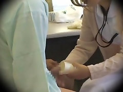 日本鬼子的护士收集的精液样品在医疗迷信的视频