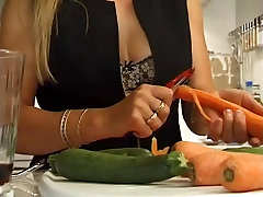 Hairy French wet xoxoxo stean fucked by two big carrots