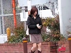 Japanese sharking video showing a babenana fekig gal in blue panties