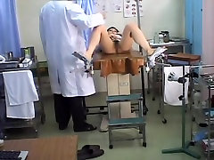 Dildo drilling fun during a Gyno ejac on the small for hot Jap babe