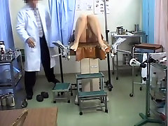 Busty anglais konusmal sex gets her pussy drilled during kinky pussy exam