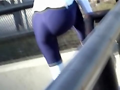 Babe bent over fixing her shoes and exposing girls pissing slip jeans ass 08zg