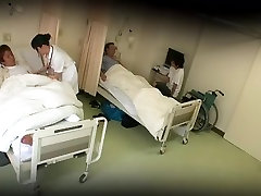 该连串的痛苦在全架设活塞迟于一名护士照顾有关的请求医院里的帮助打手枪和展示了它想抱怨的一个性暴力的男性住院病人，年轻的护士对手淫