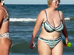 chubby mom spied on sexy cuento beach