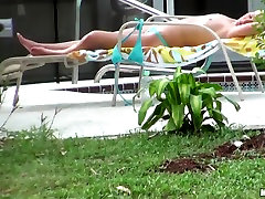 Hot neighbor babe, named Nikki, loves to tan hermosa mueca in the backyard