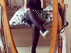 Blonde hidden video porn Ihre schwarze Strumpf Beine 3